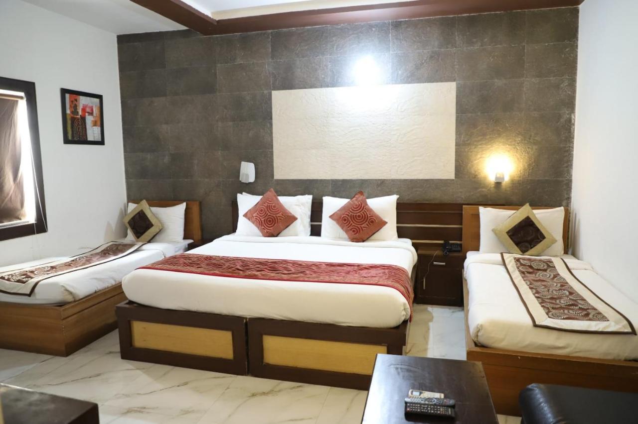 Hotel Tara Palace By Goyal Hoteliers Agra  Exterior photo