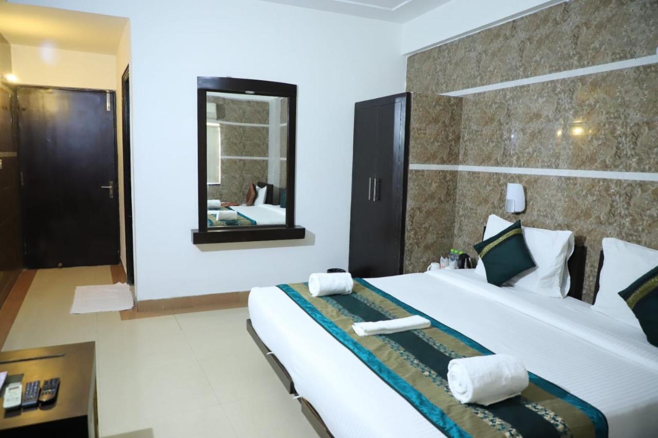 Hotel Tara Palace By Goyal Hoteliers Agra  Exterior photo