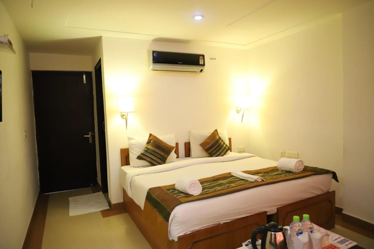 Hotel Tara Palace By Goyal Hoteliers Agra  Exterior photo