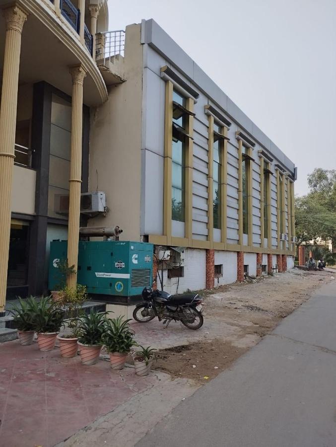 Hotel Tara Palace By Goyal Hoteliers Agra  Exterior photo