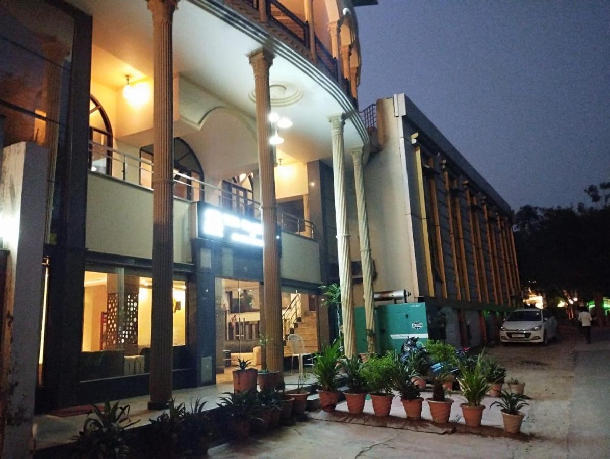 Hotel Tara Palace By Goyal Hoteliers Agra  Exterior photo