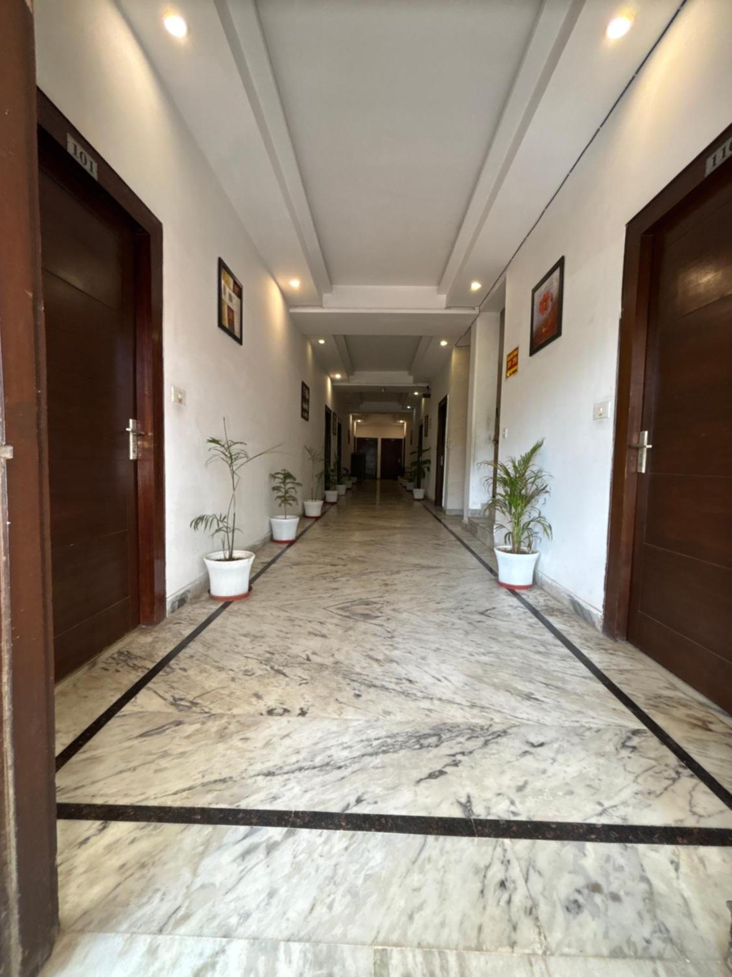Hotel Tara Palace By Goyal Hoteliers Agra  Exterior photo